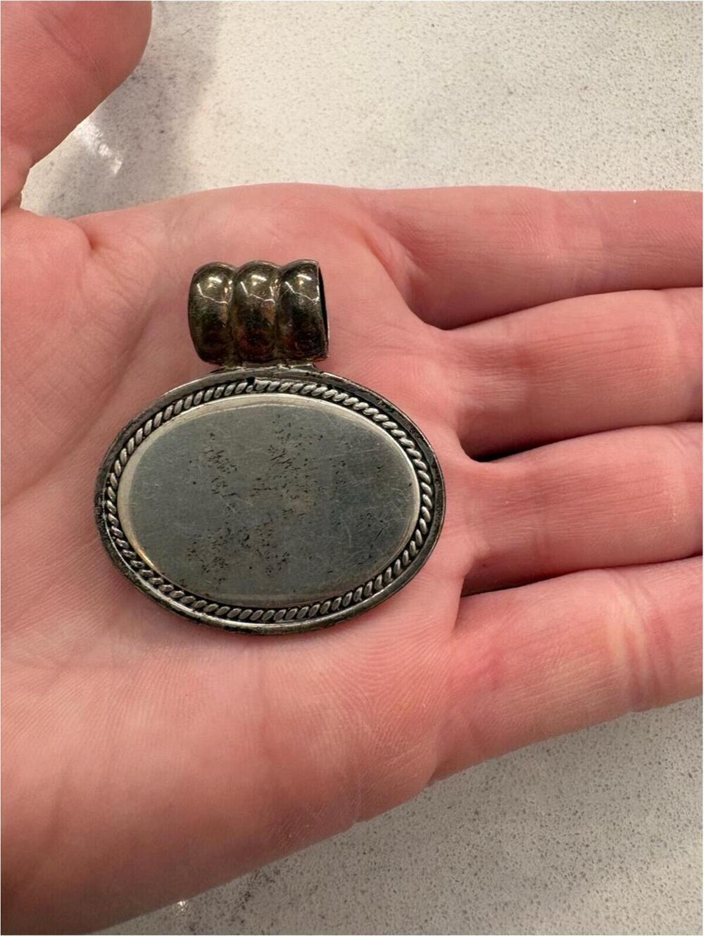 Vintage Oval Rope-Edge Sterling Silver Pendant